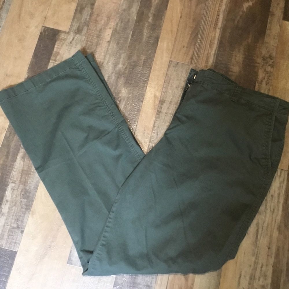 NWOT. Laura Scott Brand Olive Signature Fit Slacks Women’s 16